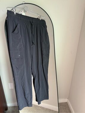 We Wander Rosa Commuter woven tapered ankle pants workout hiking outdoor